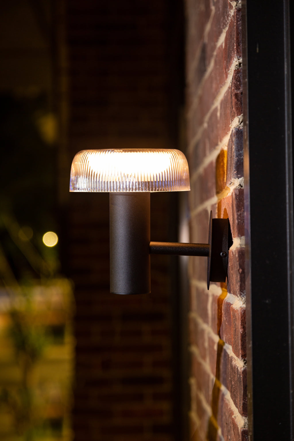 Solar wandlamp SUNTIS 3000K 170lm 2Ah USB-C rond IP54 zwart PRIME